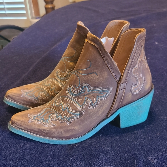 Leather Circle G Cowboy Booties - Brown and Teal Size 6 1/2 - Picture 9 of 9